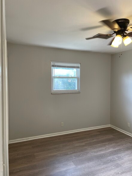 Building Photo - 402 Schenkel Ln