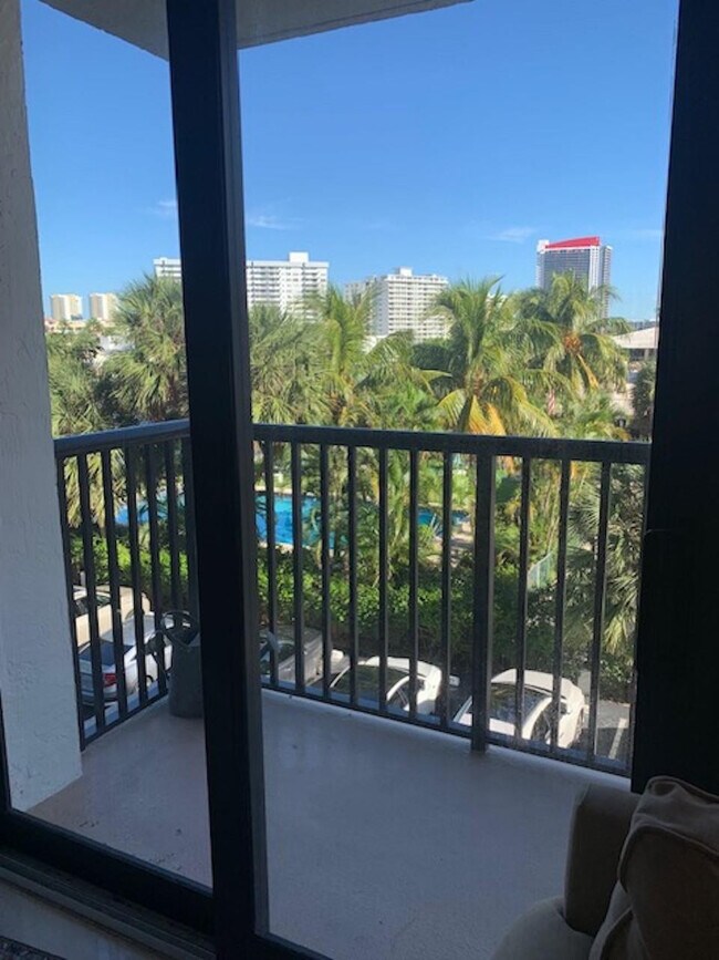 Building Photo - 2017 S Ocean Dr