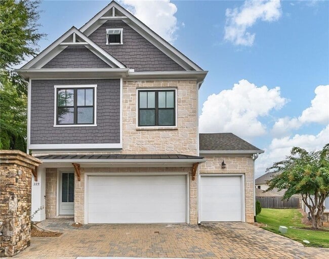 Primary Photo - 109 Village Green Ave