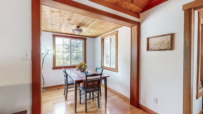 Building Photo - 1250 Bentley Dr