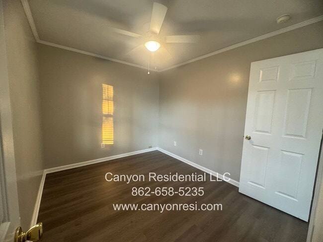 Building Photo - Spacious 3-Bedroom Home for Rent in Raeford