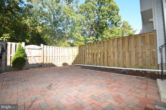 Building Photo - 5676 Ridge View Dr