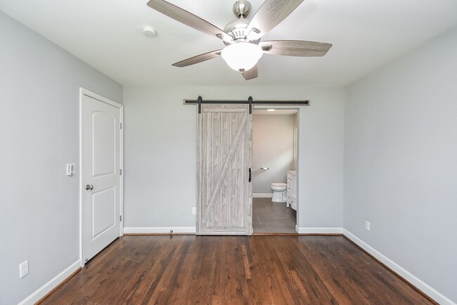 Building Photo - 7926 Ridgeview Dr