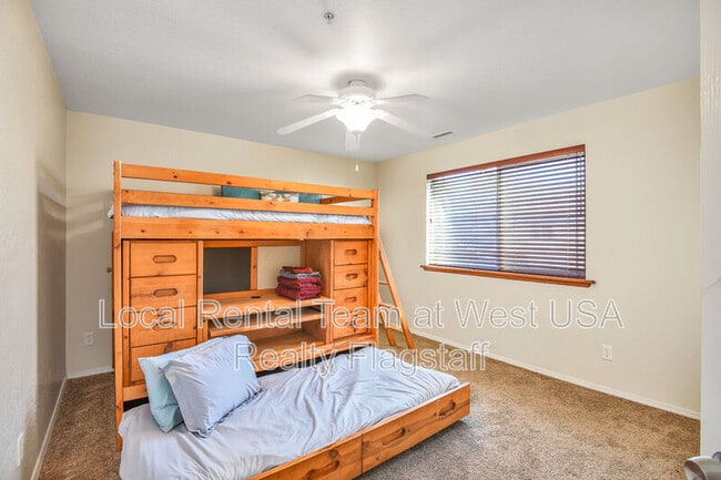 Building Photo - 3716 E Jacamar Dr