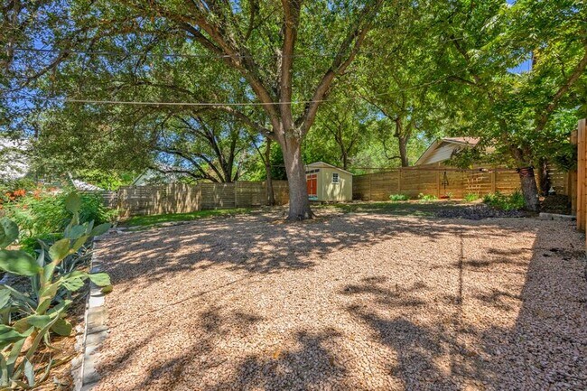 Building Photo - 2215 Alta Vista Ave
