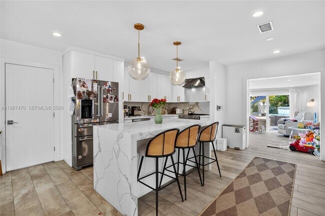 Building Photo - 837 Alberca St