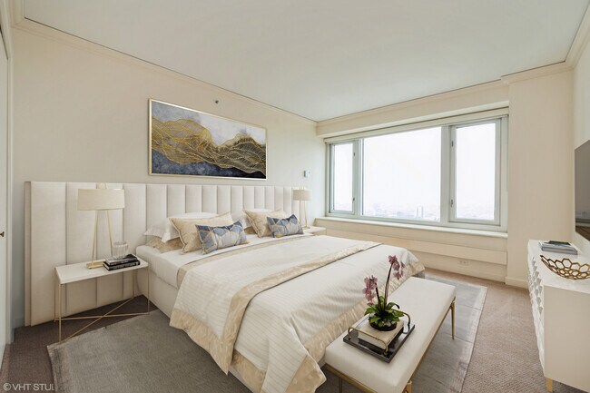 Building Photo - 132 E Delaware Pl