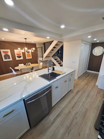 Building Photo - 266 E Via Escuela