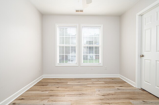 Building Photo - 614 Walnut Dr