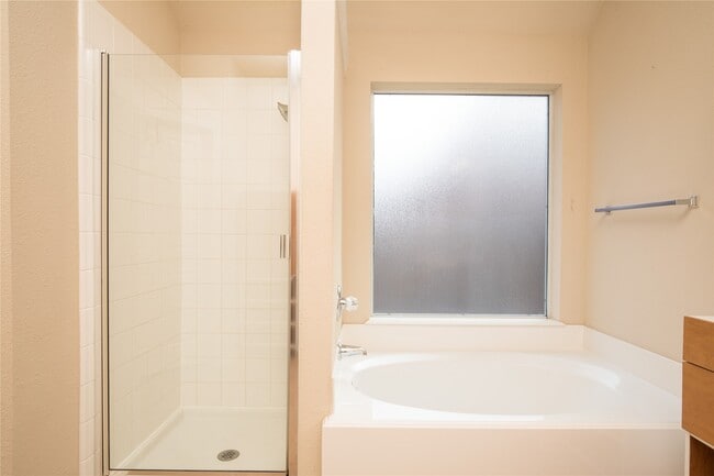 Building Photo - 416 Laddingford Ln