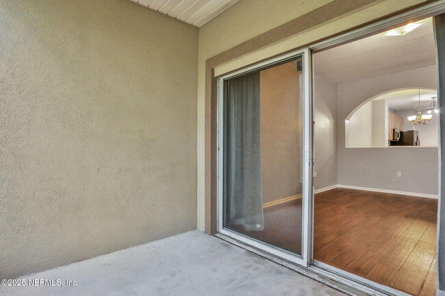 Building Photo - 9744 Summer Grove Way W