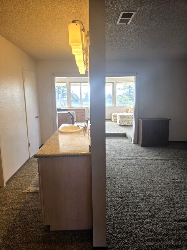 Building Photo - SUPER Spacious Westside Santa Cruz Home wi...