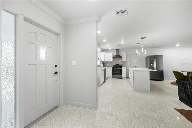 Building Photo - 10001 S Yacht Club Dr