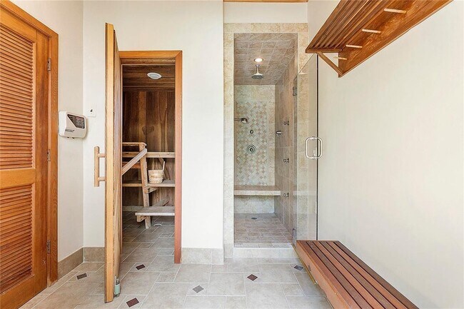 Building Photo - 150 Lucina Dr