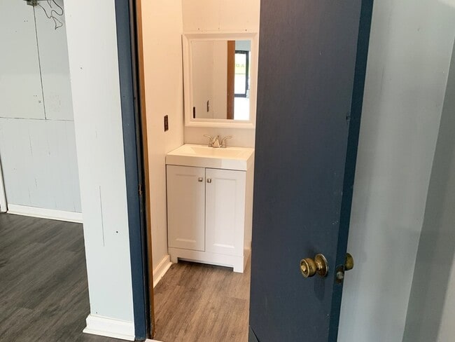 Building Photo - 1213 W Gaines St