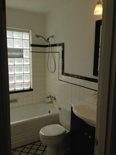 Building Photo - 316 Atlas Dr