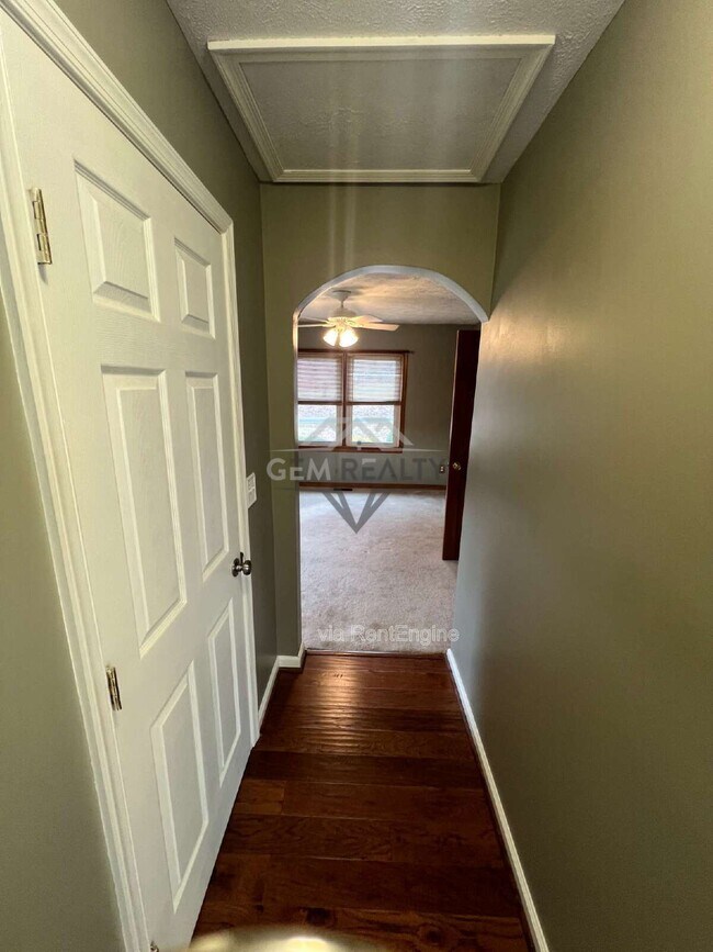 Building Photo - 1244 Mountain View Rd