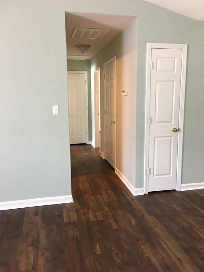 Building Photo - 135 Lavender Lakes Dr