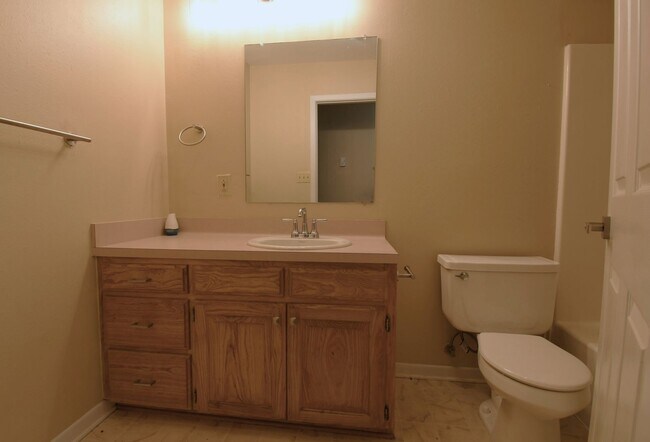 Building Photo - 2529 Westminster Dr