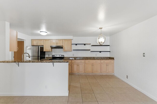 Building Photo - 1 Bed • 1 Bath Apartment with Balcony & Parking – Prime Oakland Location