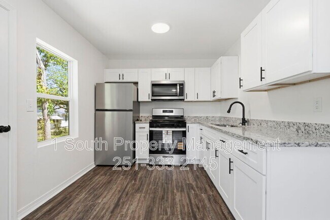 Building Photo - 377 Tuttle Ave