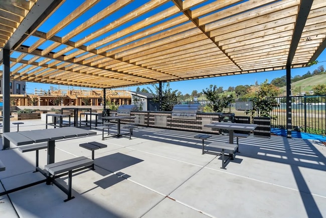 Building Photo - Beautiful Energy Efficient Hayward Townhome w/ Modern Updates