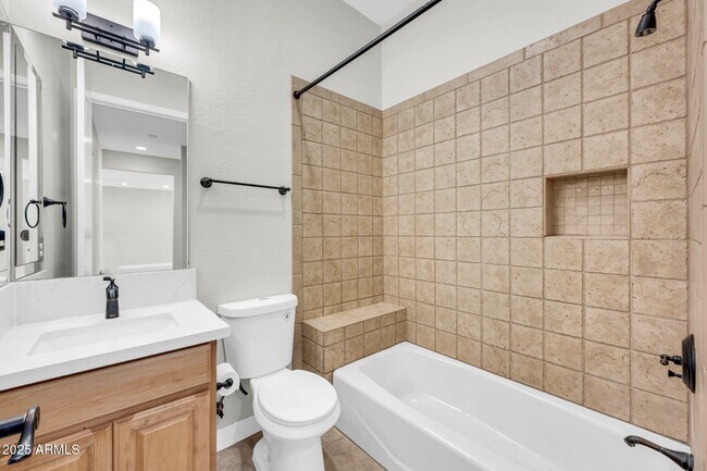 Building Photo - 4213 E Edgemont Ave