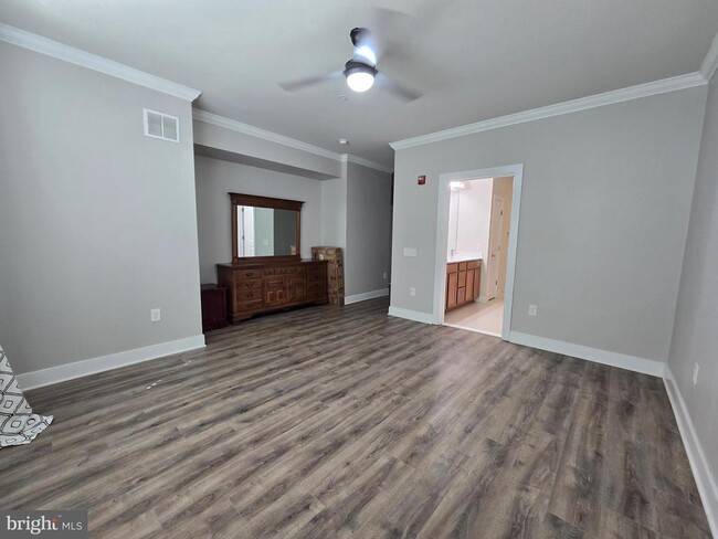 Building Photo - 9521 Bastille St