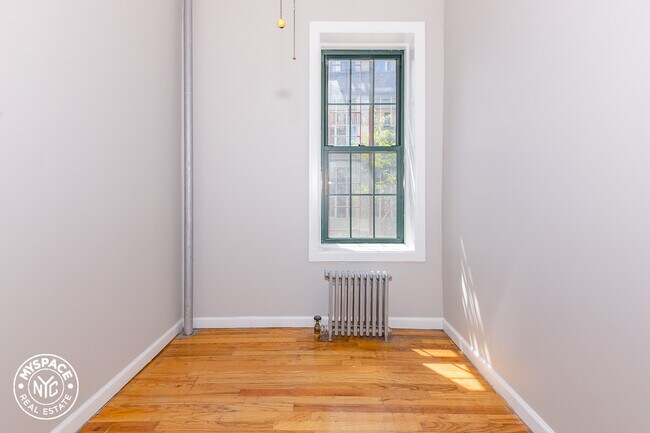 Building Photo - 210 Humboldt St