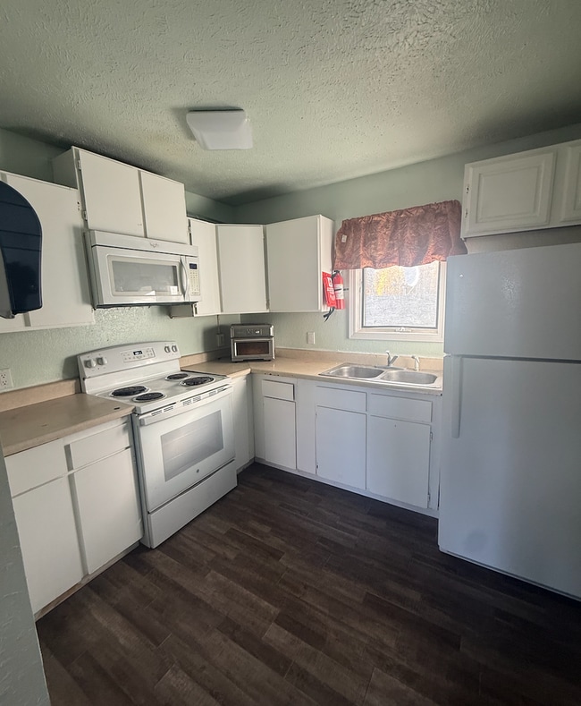 Building Photo - 2126 Rickert St