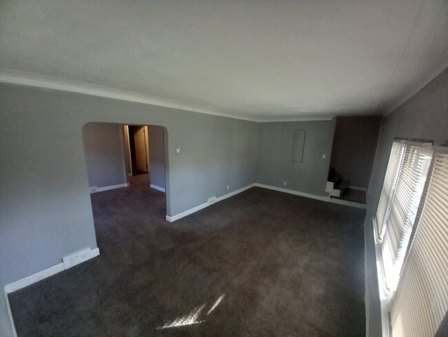 Building Photo - 10040 Mansfield St