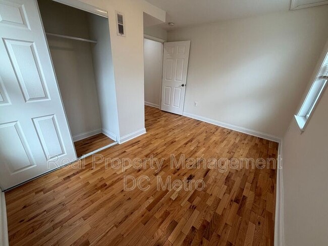 Building Photo - 1219 Pleasant St SE