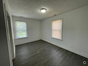 Building Photo - Renovated Home - Close to Downtown
