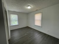 Building Photo - Renovated Home - Close to Downtown