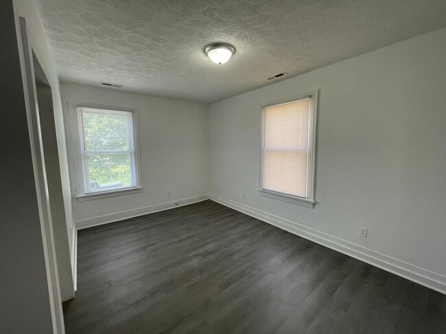Primary Photo - Renovated Home - Close to Downtown