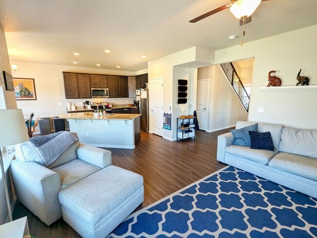 Building Photo - Gorgeous 4 Bedroom 2.5 Bath Home in Bradley Ranch