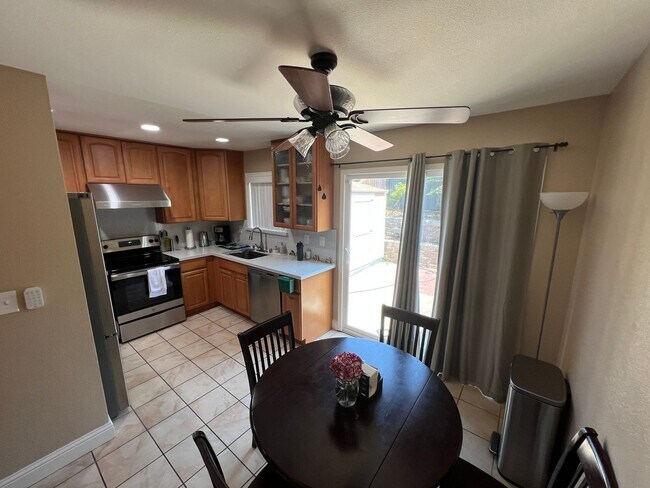 Building Photo - Stunning Pleasanton Vintage Terrace Townhouse! 2 bedrooms and 1.5 bathrooms! Sharp upgrades throu...