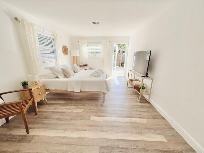 Building Photo - 311 N Swinton Ave