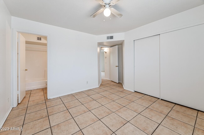 Building Photo - 10802 N 16th Ave