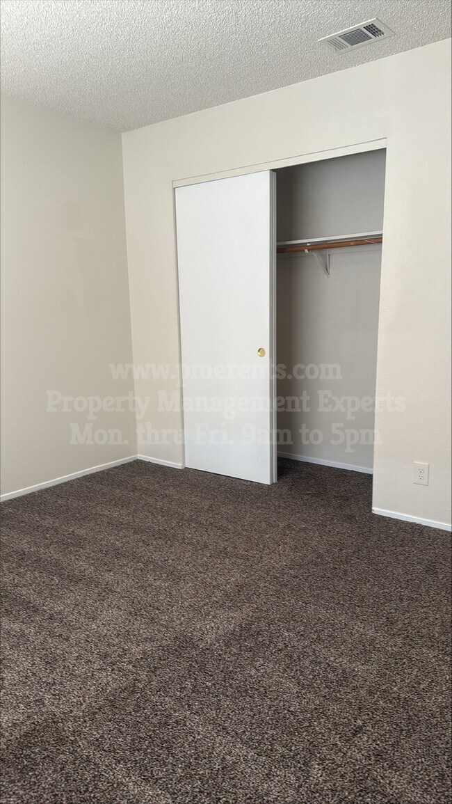 Building Photo - 2652 Burlington Pl