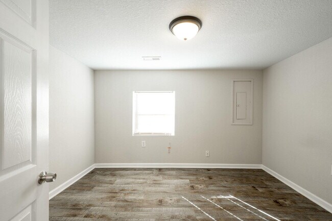 Building Photo - 276 S Center St