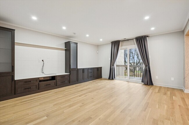 Building Photo - 42 Golf Club Dr