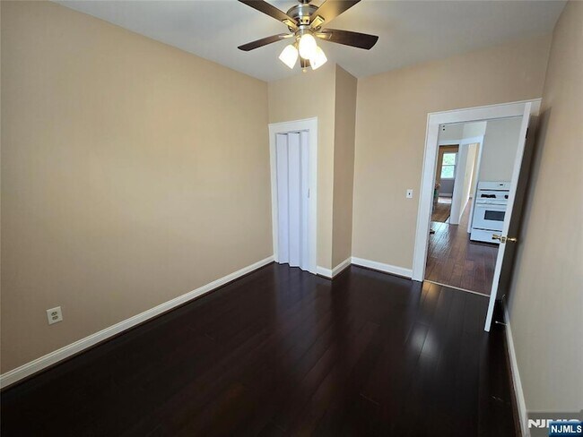 Building Photo - 158 Knapp Ave