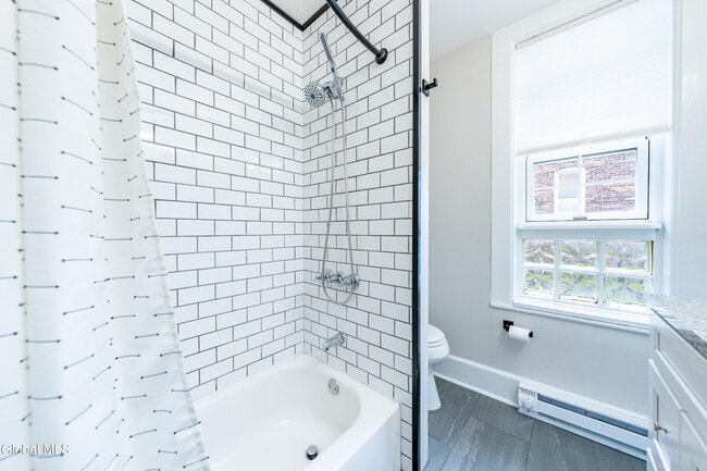 Building Photo - 323 2nd St