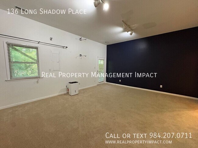 Building Photo - 136 Long Shadow Pl