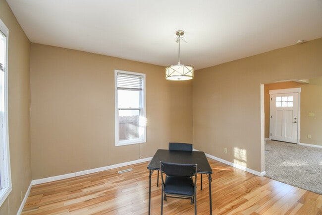 Building Photo - 817 W 12th St