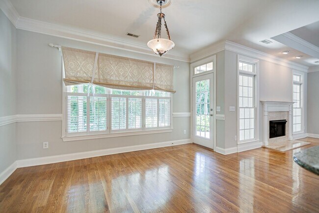 Building Photo - 143 Gardenia Way