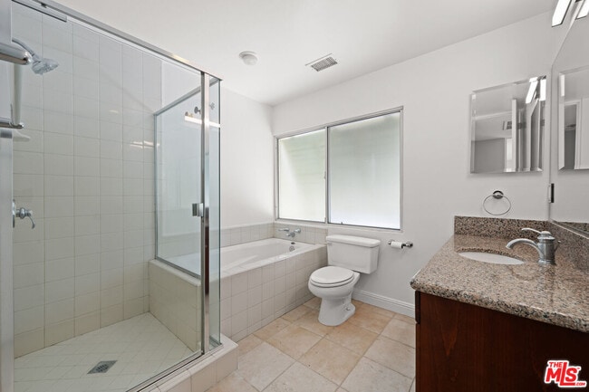 Building Photo - 4118 Del Mar Ave