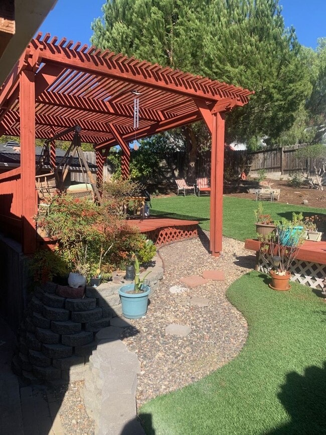 Building Photo - Adorable Studio in established neighborhood