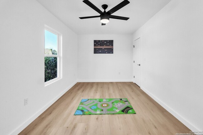 Building Photo - 1118 Shadwell Dr